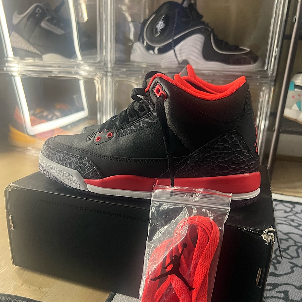 Air Jordan 3 (GS) “Crimson” aka Raptors (Lightly worn twice, too small)